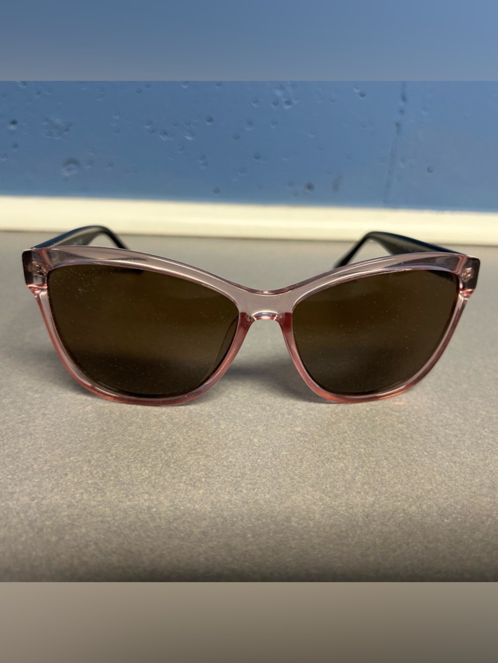Chic Pink Cat-Eye Sunglasses with Dark Lenses